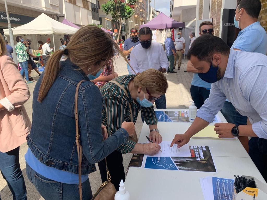 El PP recoge firmas en apoyo de la Ley Antiokupación