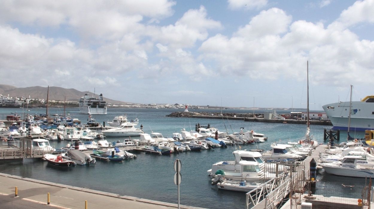 Imagen de archivo del puerto de Playa Blanca