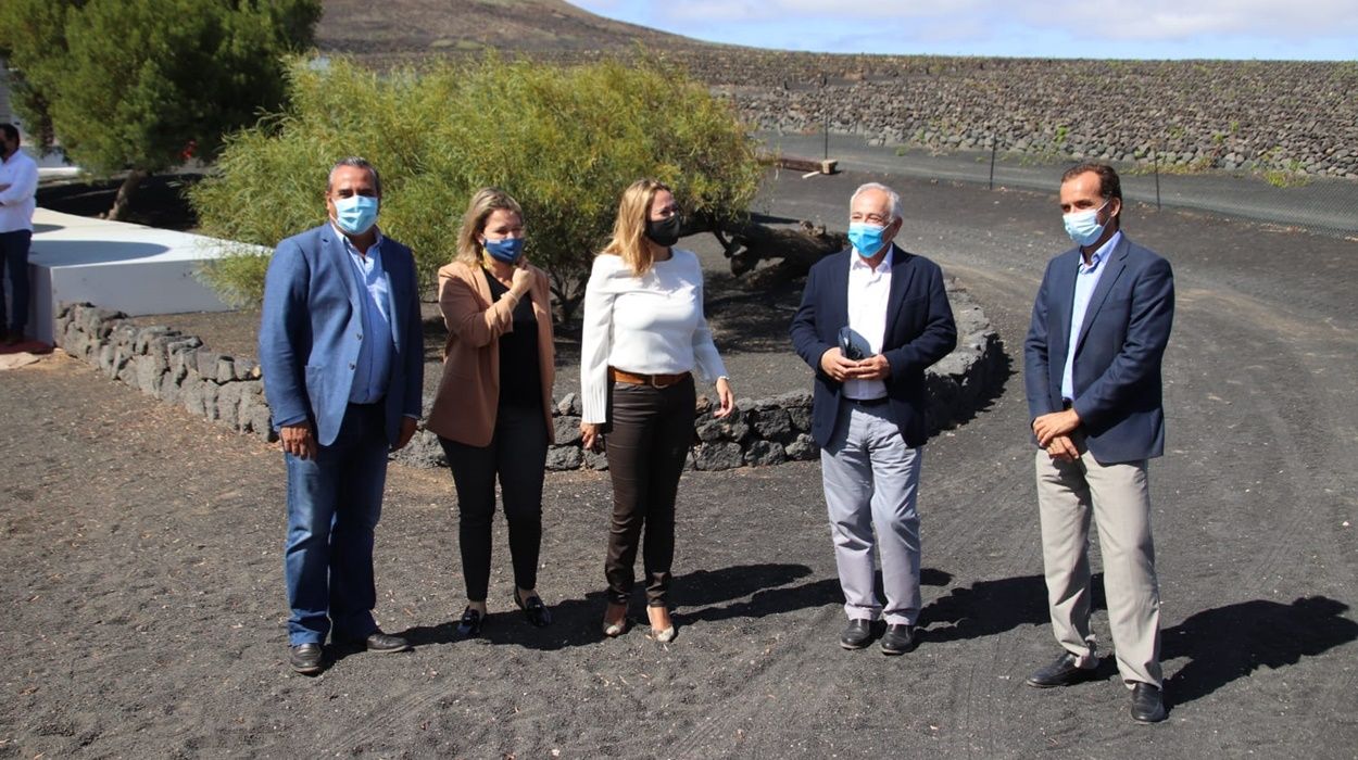 Visita de la consejera de Agricultura a La Geria