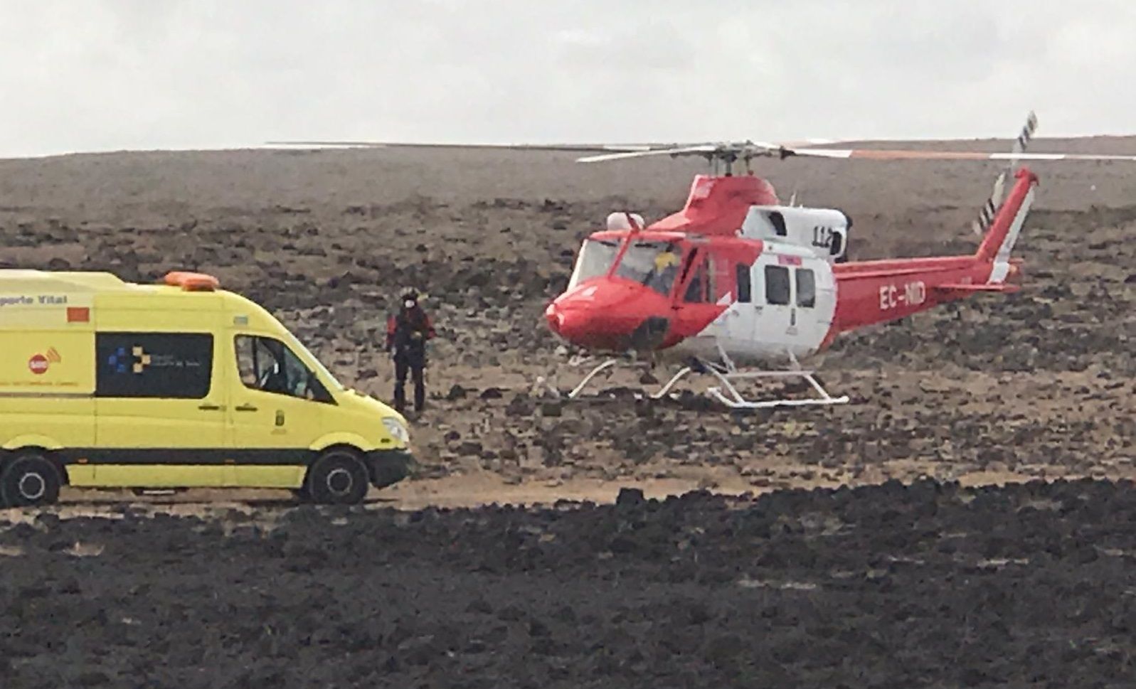 Archivo: Rescate del helicóptero del GES en la costa de Yaiza
