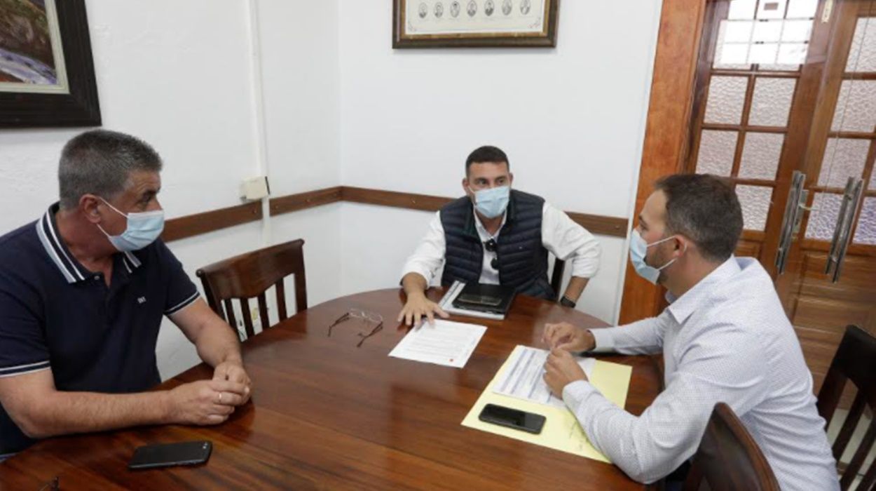 Reunión de Teguise con el consejero de Obras Públicas del Cabildo