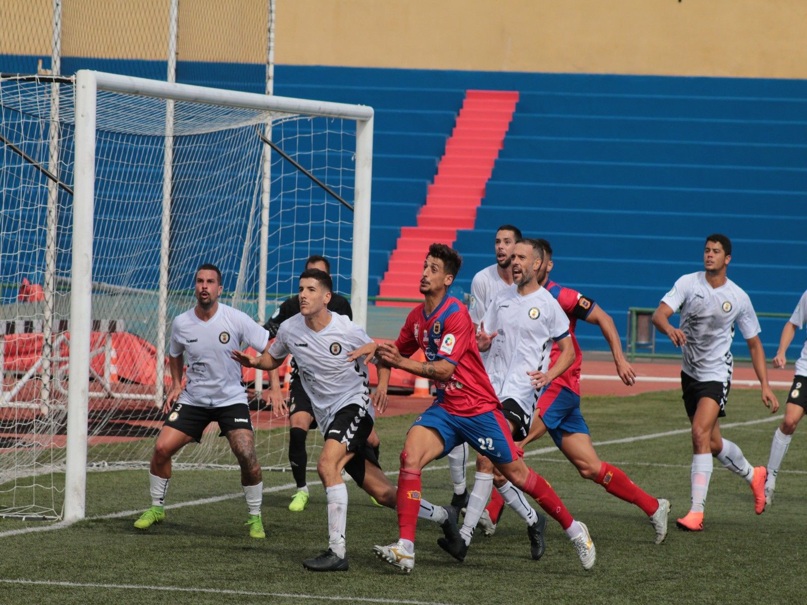La UD Lanzarote estrena su casillero de puntos al  vencer al Arucas CF (2-1)