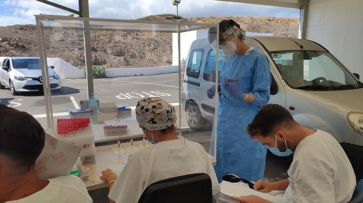 Recogida de muestras en el Auto Covid de Arrecife