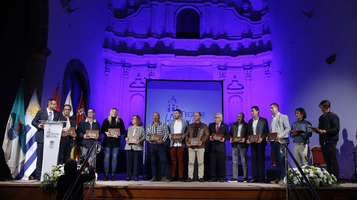 Entrega de insignias a asociaciones culturales de Teguise