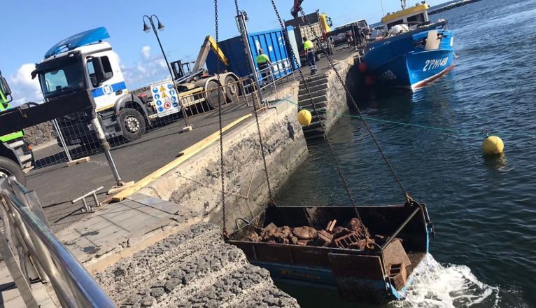 Obras en el muelle de Órzola