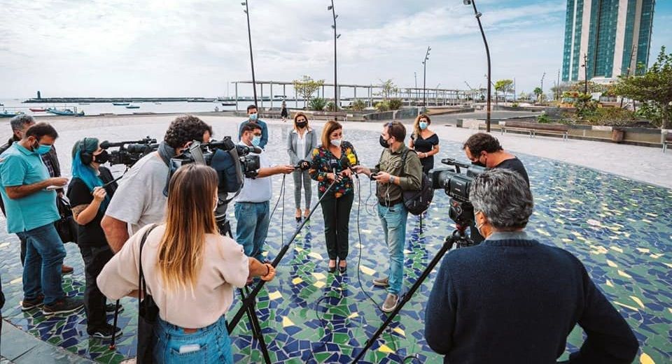 Rueda de prensa de Ástrid Pérez en el parque Islas Canarias de Arrecife