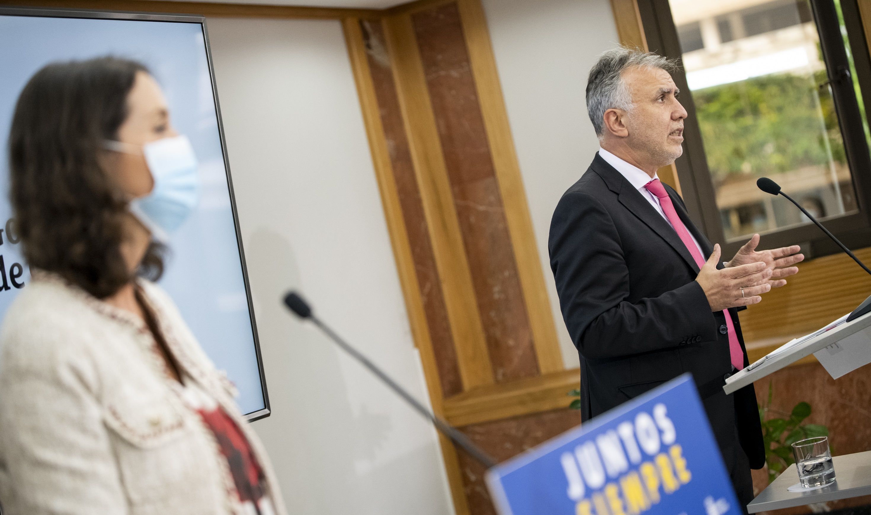 El presidente del Gobierno de Canarias, Ángel Víctor Torres, durante una rueda de prensa