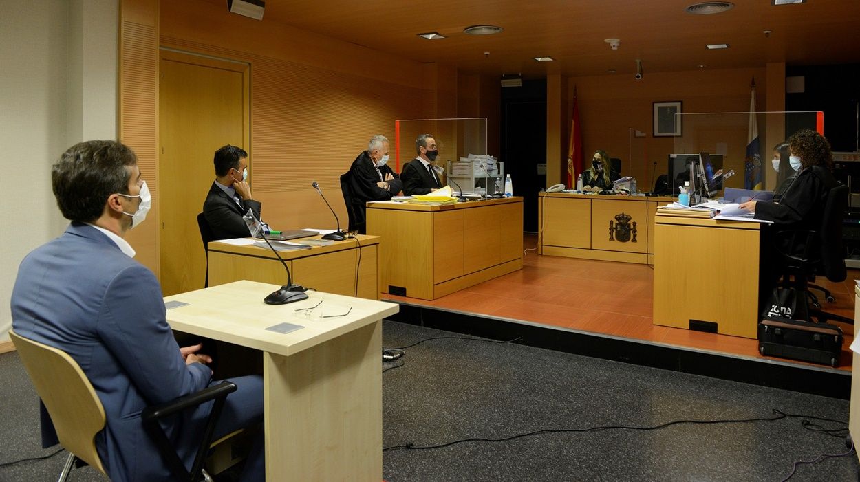 Vista de la sala durante el juicio por la incautación de la desaladora de Montaña Roja. Foto: Adriel Perdomo (EFE/Pool)