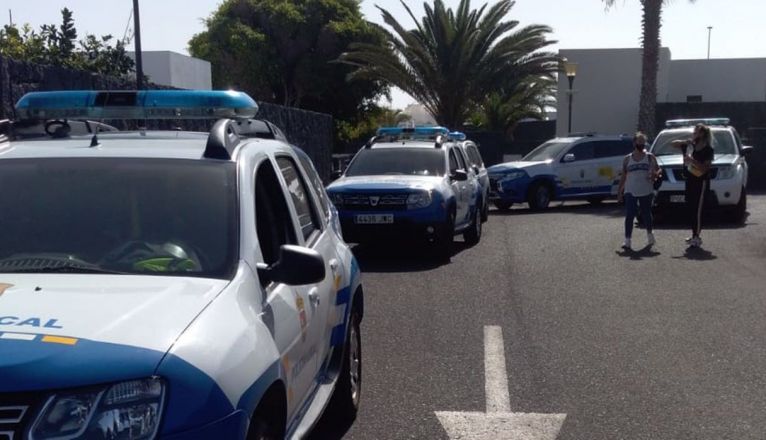 Vehículos de la Policía durante el desahucio