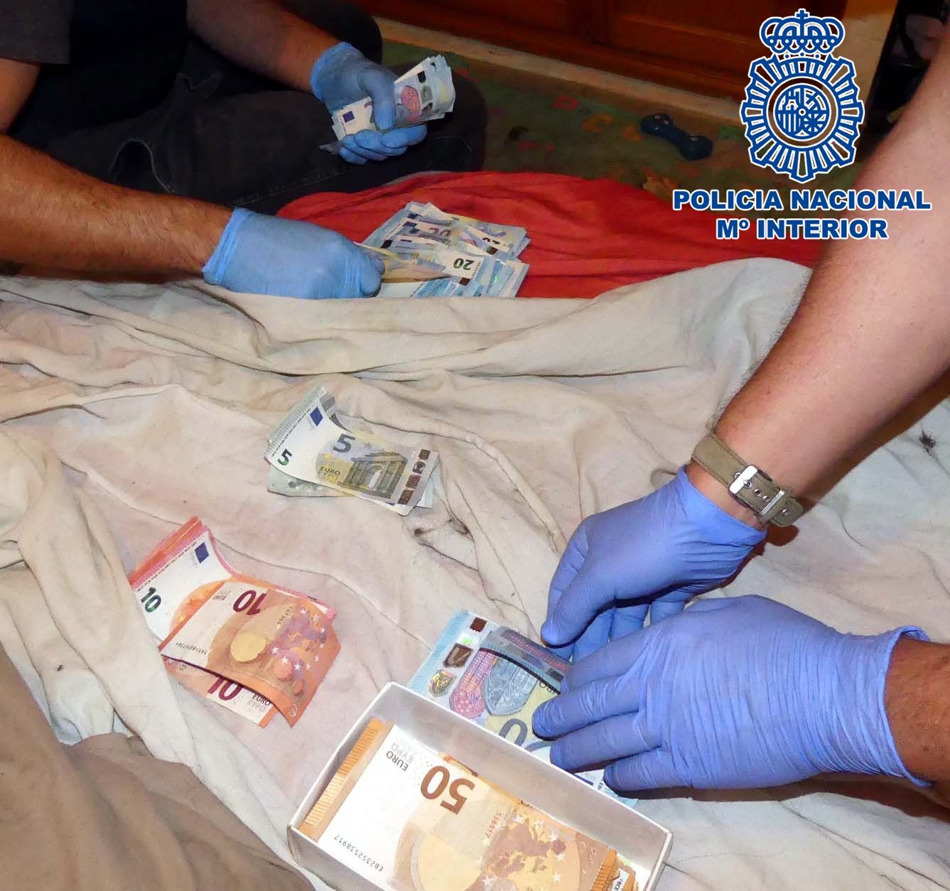 Imagen del dinero incautado en el domicilio del detenido en Playa Honda