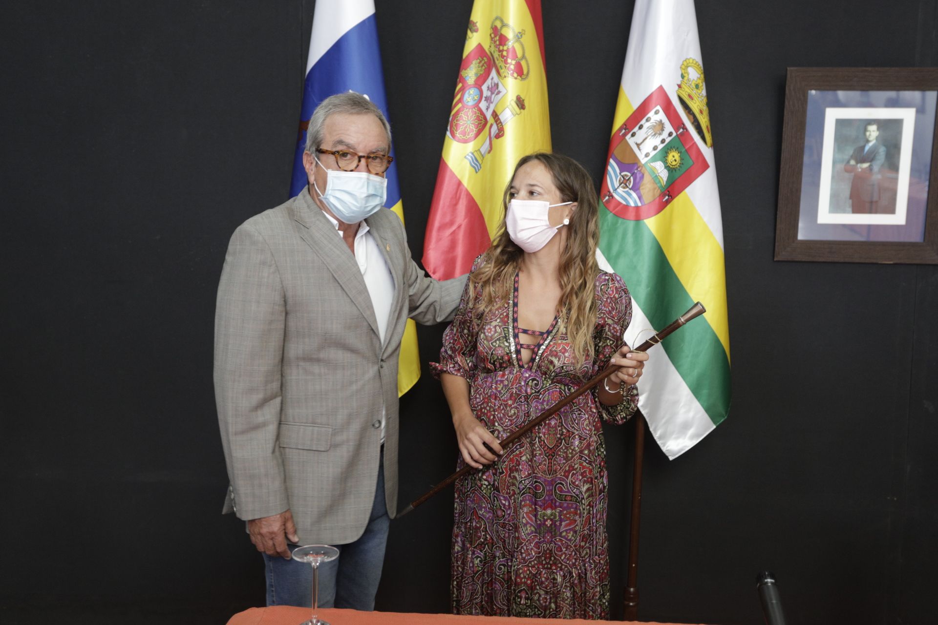 Chaxiraxi Niz, junto a José Torres Stinga, tras convertirse en alcaldesa en una foto de archivo