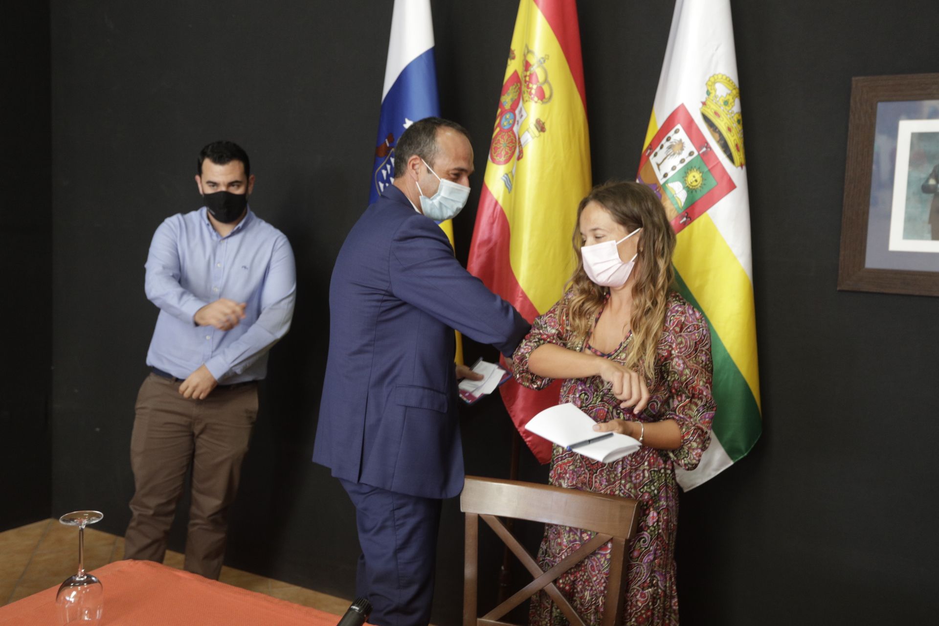 Chaxiraxi Niz coge el bastón de mando de Haría tras prosperar la moción de censura