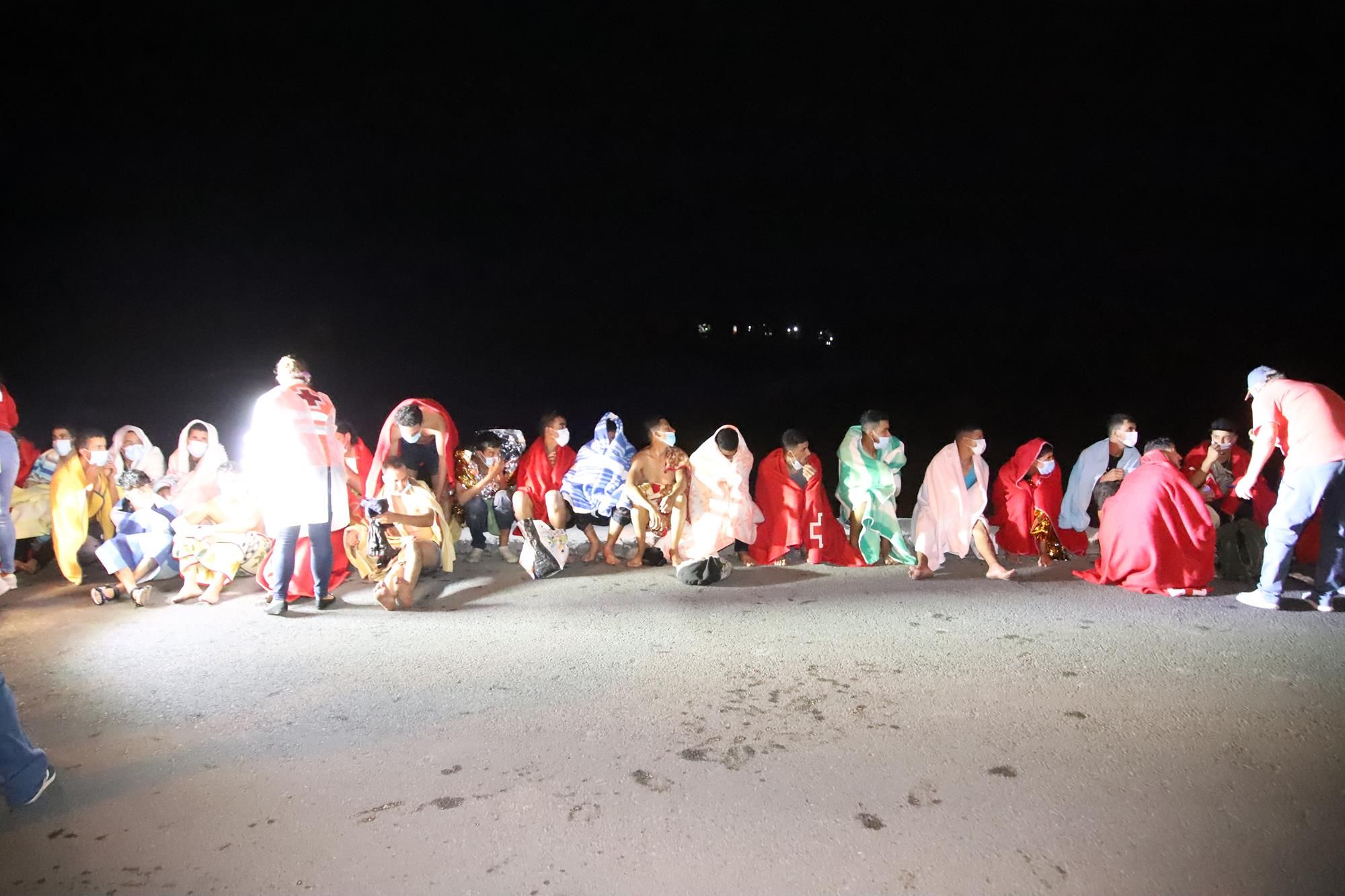 Dramático rescate en la costa de Órzola: vuelca una patera y deja cuatro  muertos y tres desaparecidos