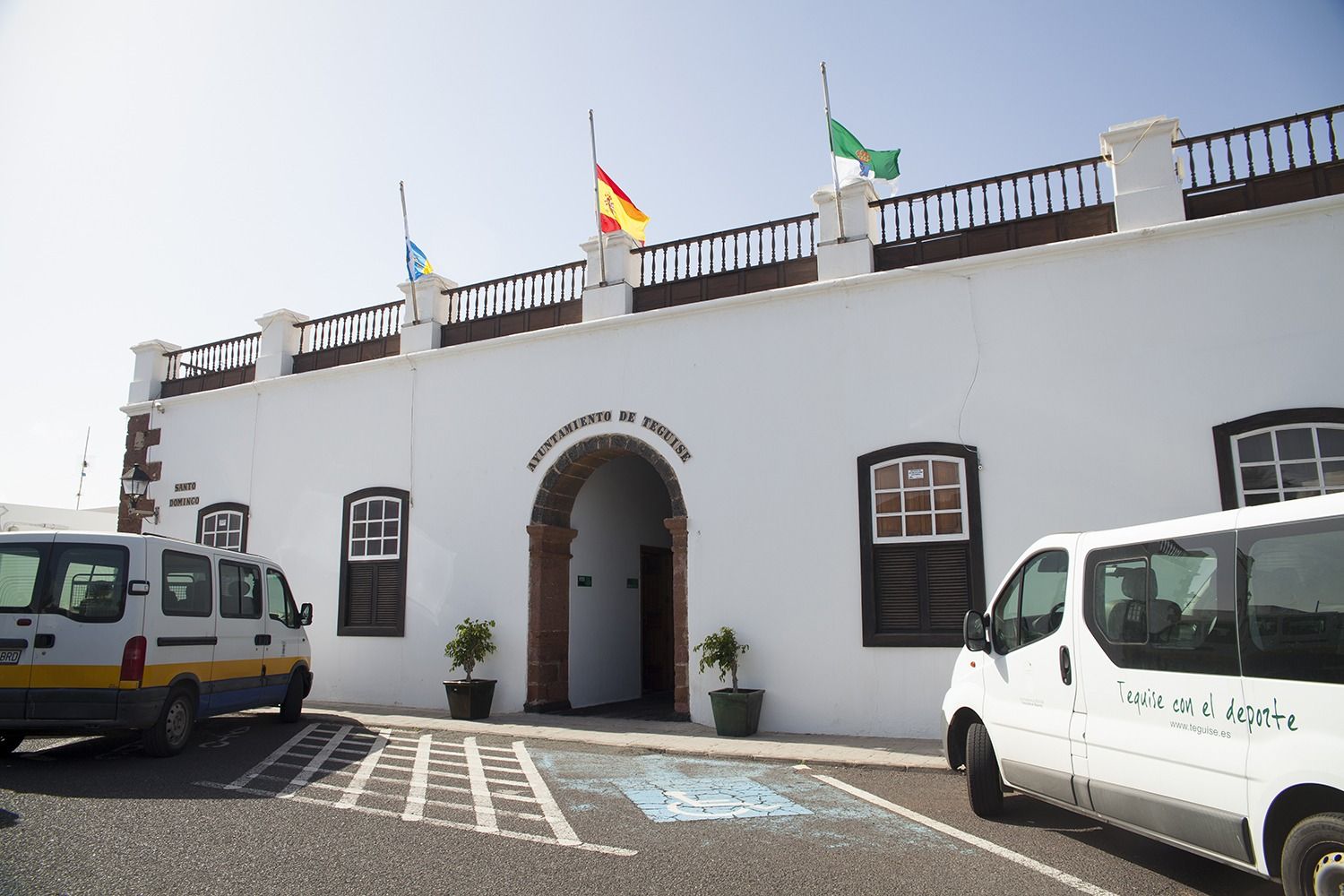 Las banderas de Teguise ondearán a media asta por los inmigrantes fallecidos en Órzola