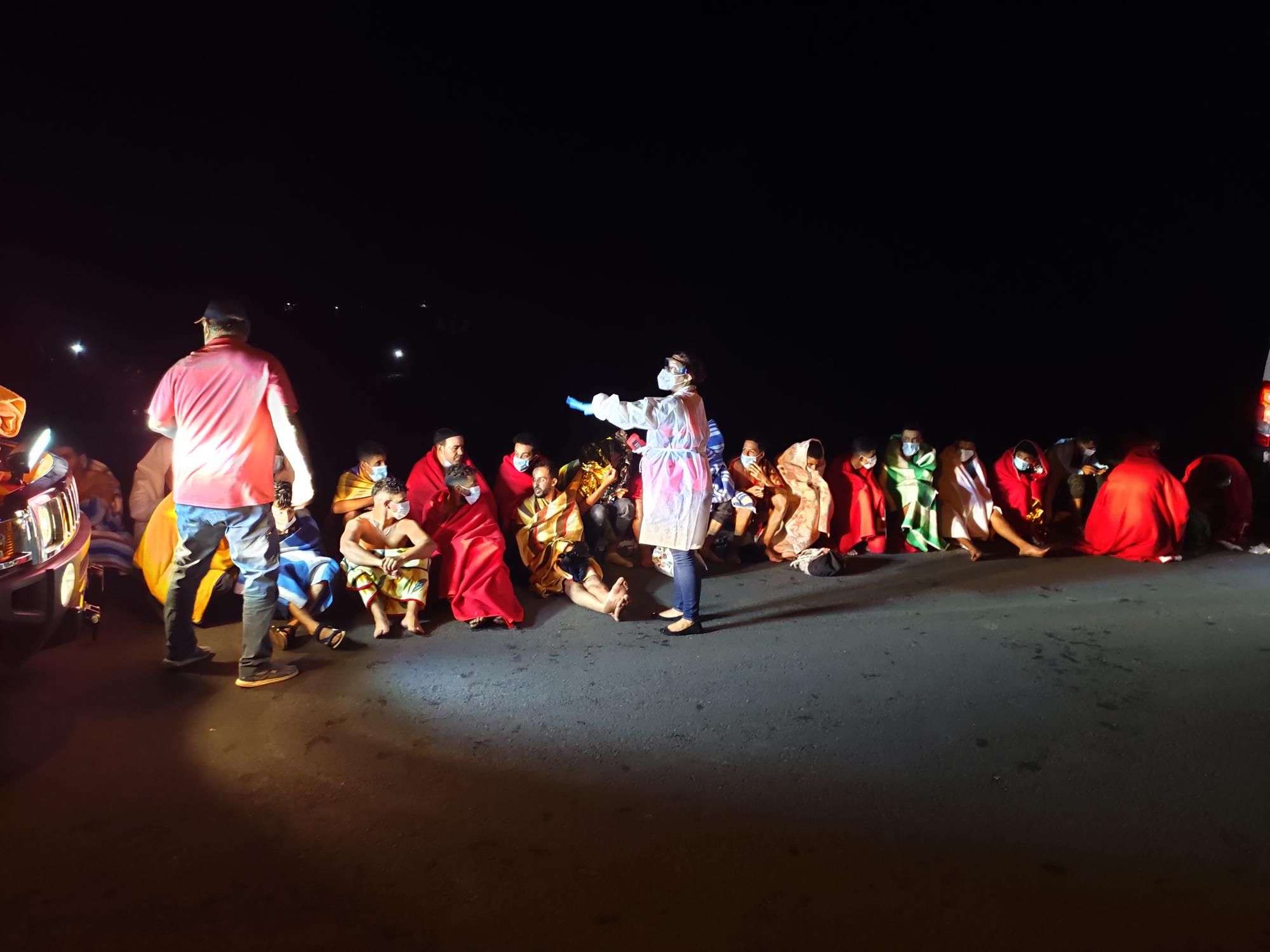 Rescate de inmigrantes en Órzola. Fotos: Sergio Betancort
