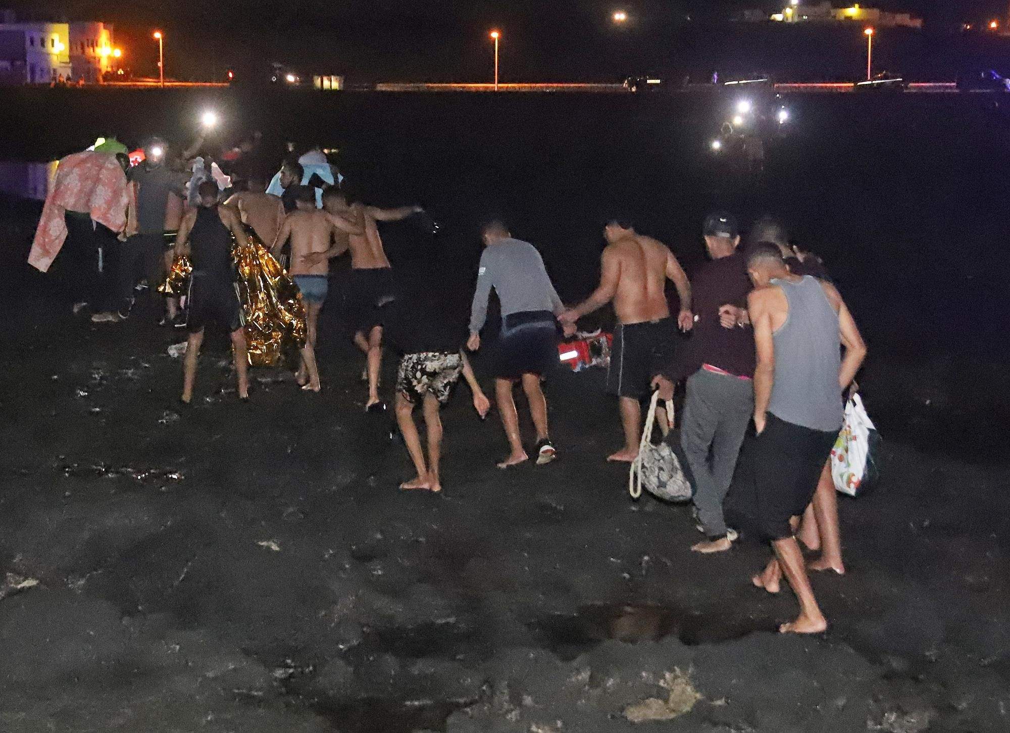 Rescate de inmigrantes en Órzola. Fotos: Sergio Betancort