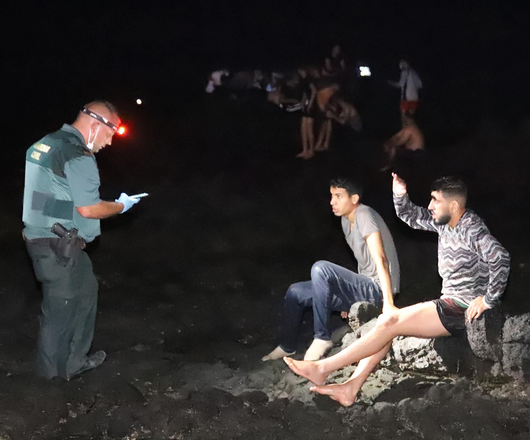 Rescate de inmigrantes en Órzola. Fotos: Sergio Betancort