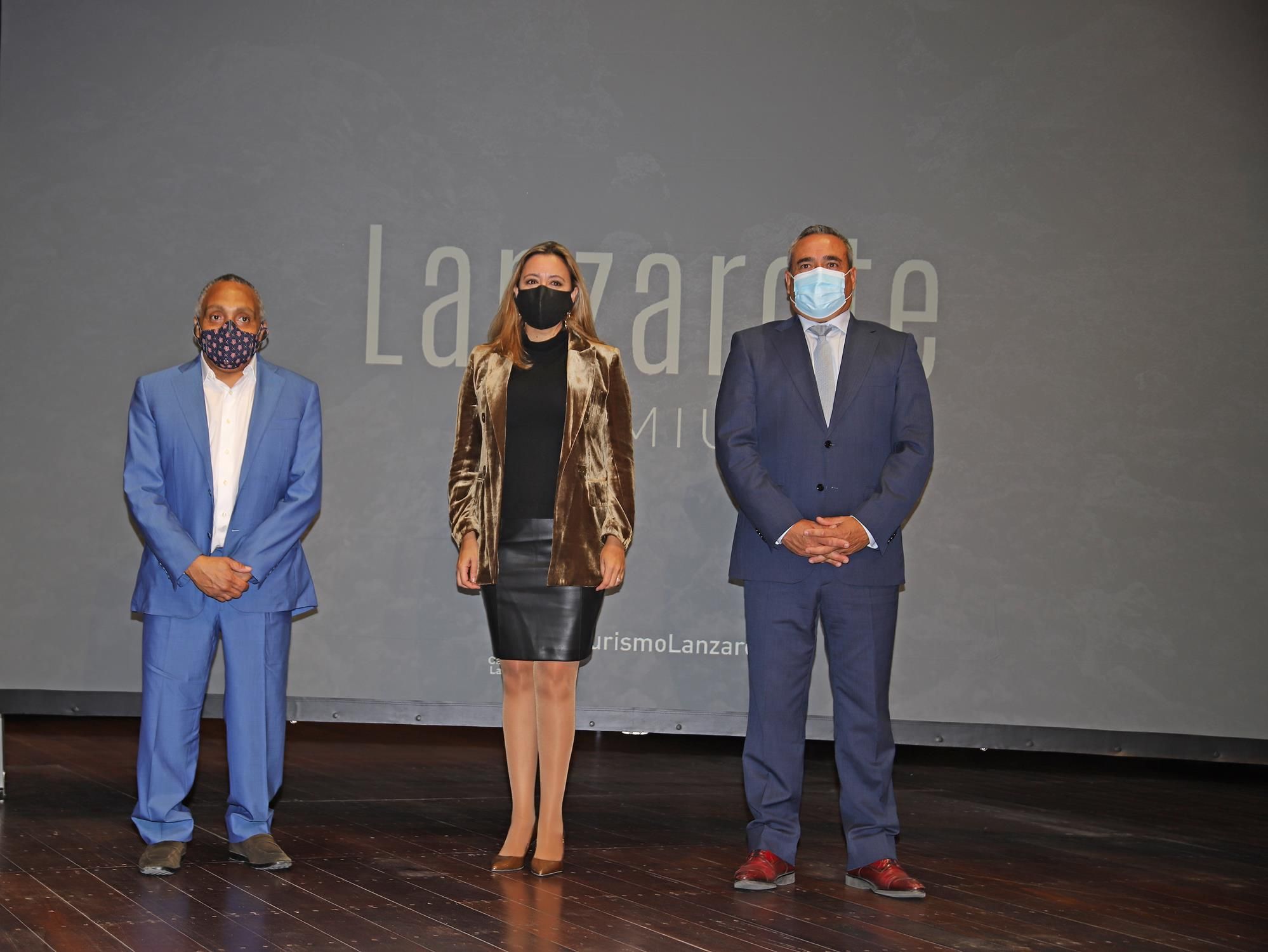 José Martínez, María Dolores Corujo y Ángel Vázquez en la presentación de "Lanzarote Premium"