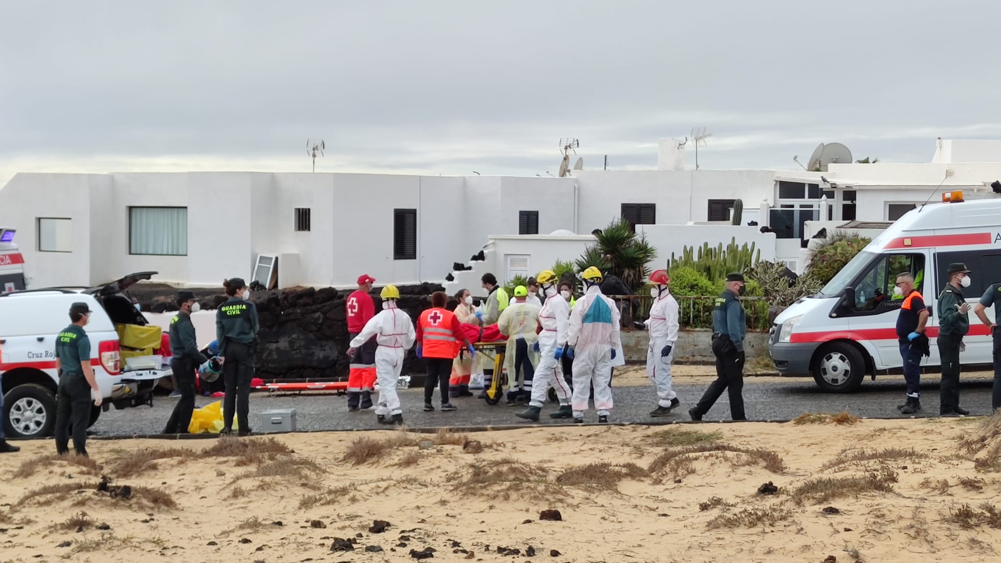LLega una patera al Charco del Palo. Fotos: Sergio Betancort