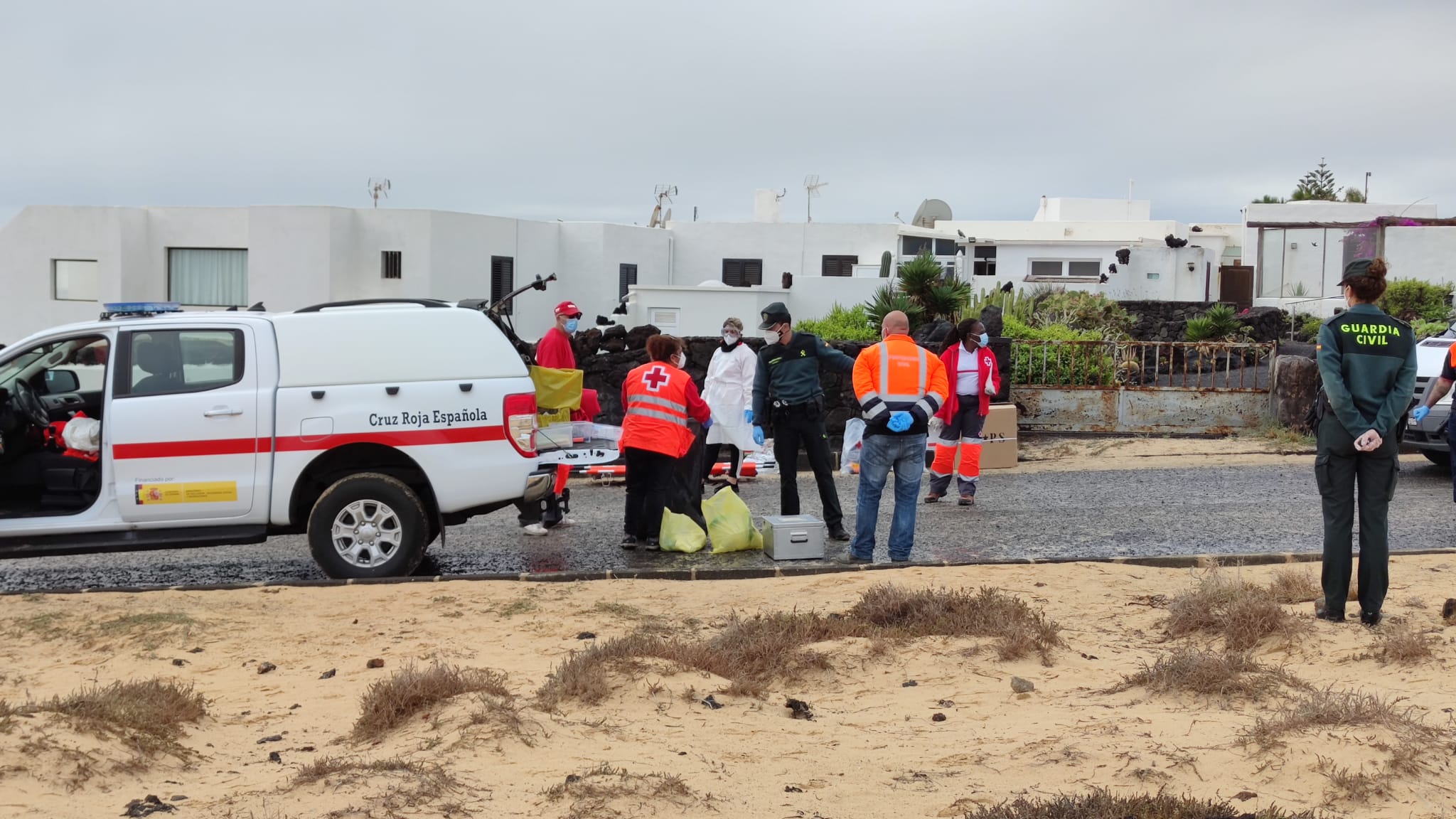 LLega una patera al Charco del Palo. Fotos: Sergio Betancort