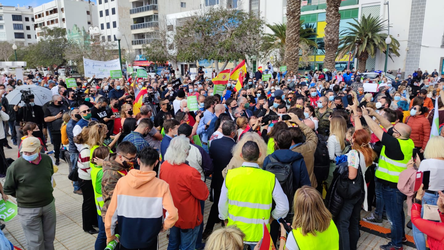 Santiago Abascal lidera la manifestación  en Lanzarote . (Fotos: Sergio Betancort)