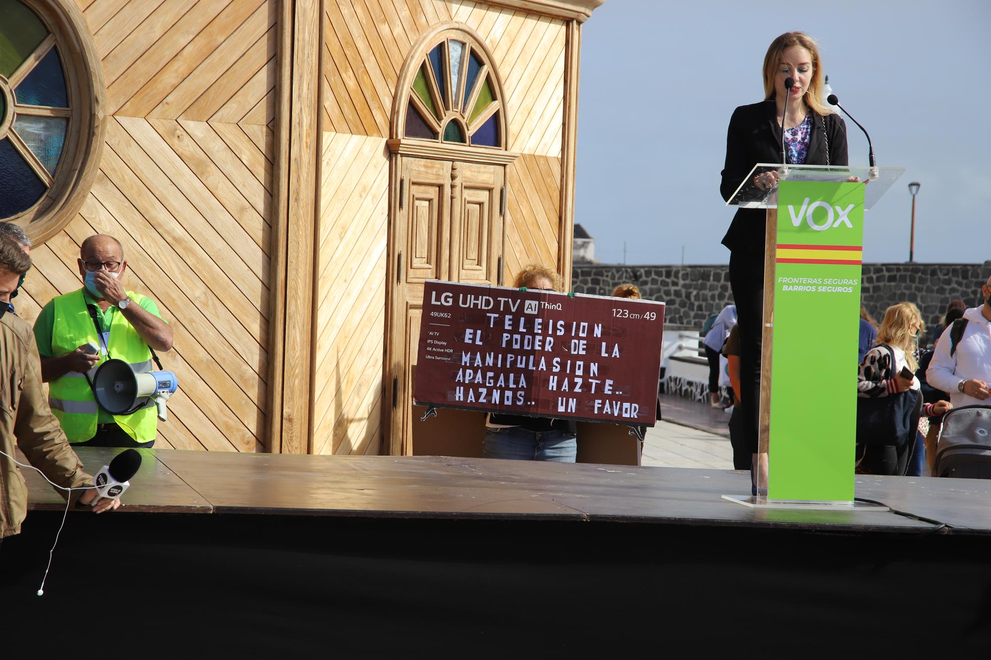 Santiago Abascal lidera la manifestación  en Lanzarote . (Fotos: Sergio Betancort)