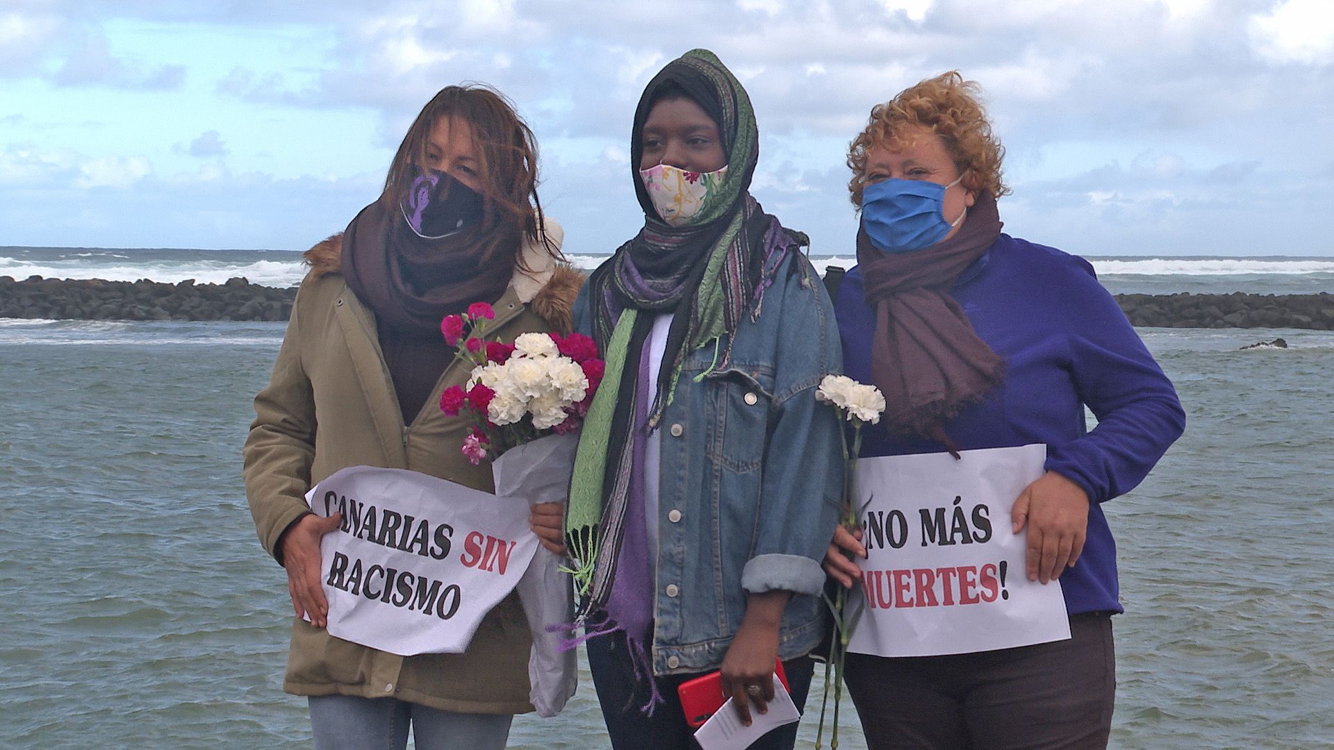 Homenaje a los fallecidos de la patera de Órzola. (Fotos: Sergio Betancort)