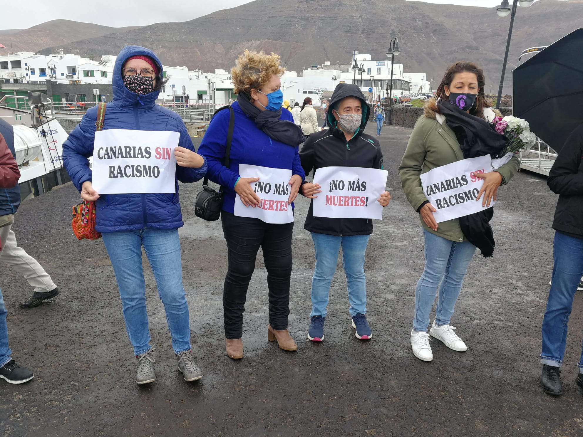 Homenaje a los fallecidos de la patera de Órzola. (Fotos: Sergio Betancort)