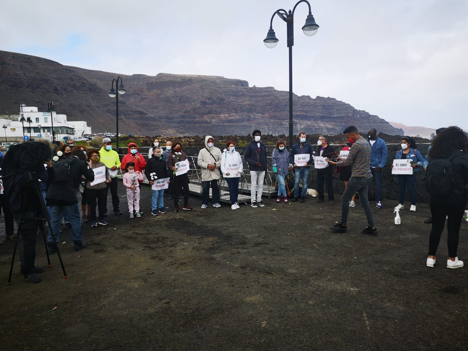 Homenaje a los fallecidos de la patera de Órzola. (Fotos: Sergio Betancort)