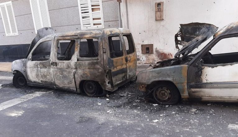 Estado en el que quedaron los vehículos tras el incendio Estado en el que quedaron los vehículos tras el incendio