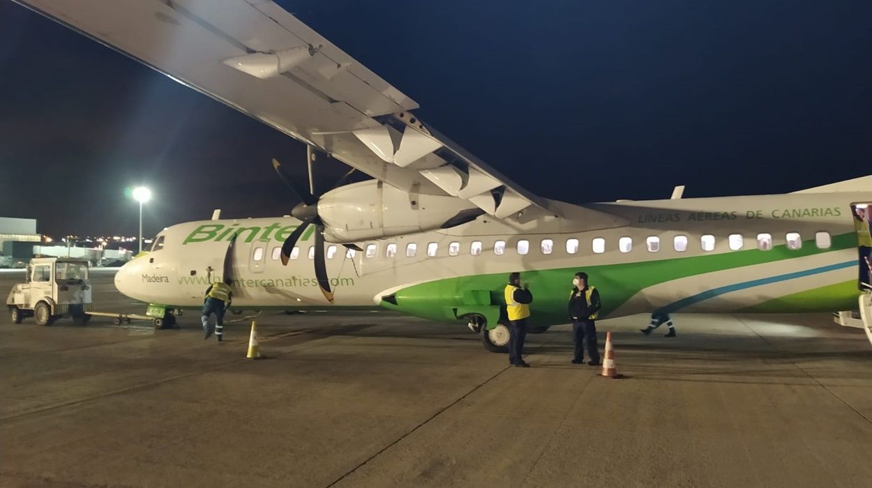 El avión de Binter, a su regreso al aeropuerto de Gran Canaria
