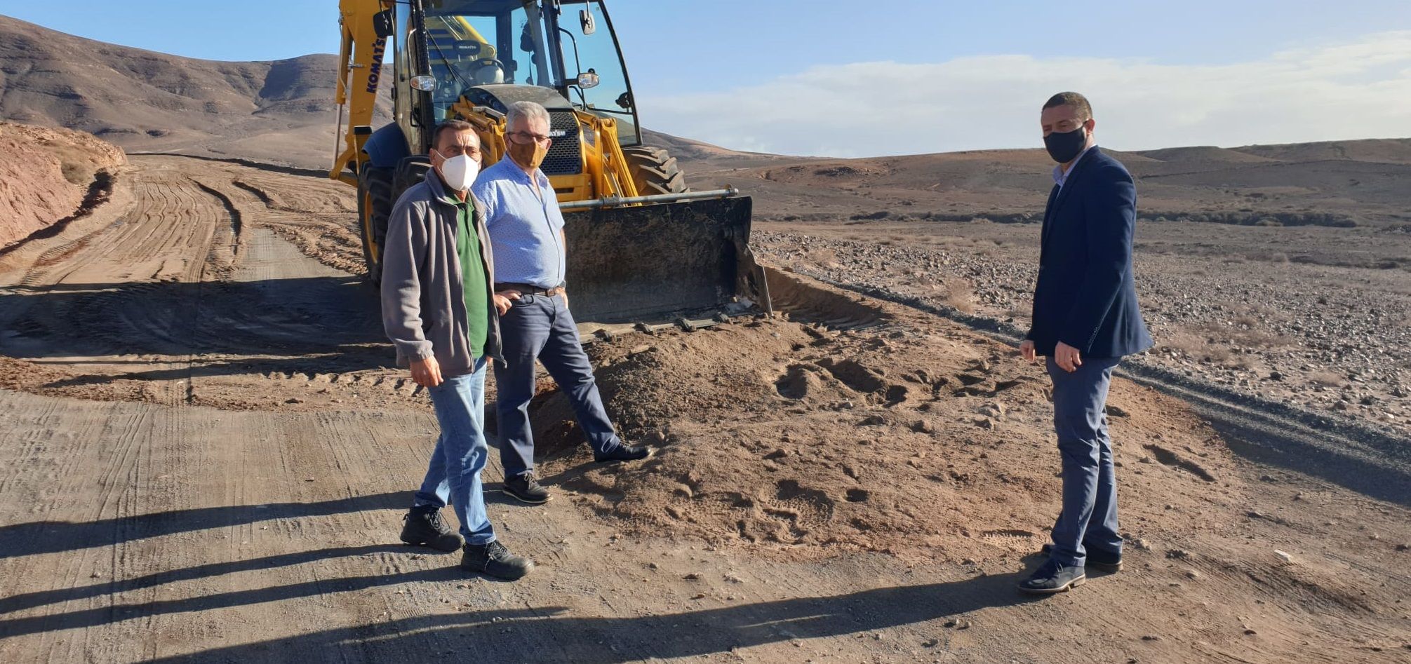 Óscan Noda y Ángel Domínguez visitan las obras que ejecuta el Ayuntamiento de Yaiza en Papagayo