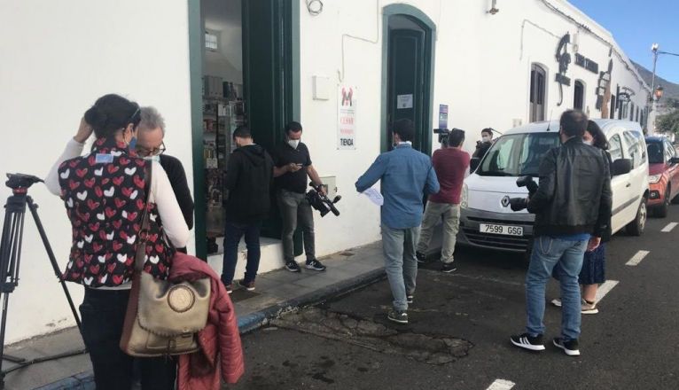 Entrada de la administración de lotería de Haría donde se ha vendido el décimo agraciado