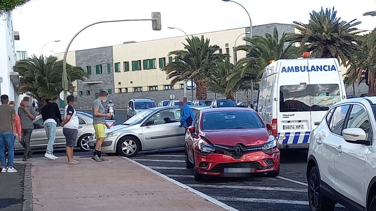 Choque entre dos vehículos en la Rambla Medular de Arrecife