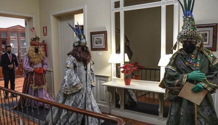 Los Reyes Magos, en su visita al Parlamento de Canarias