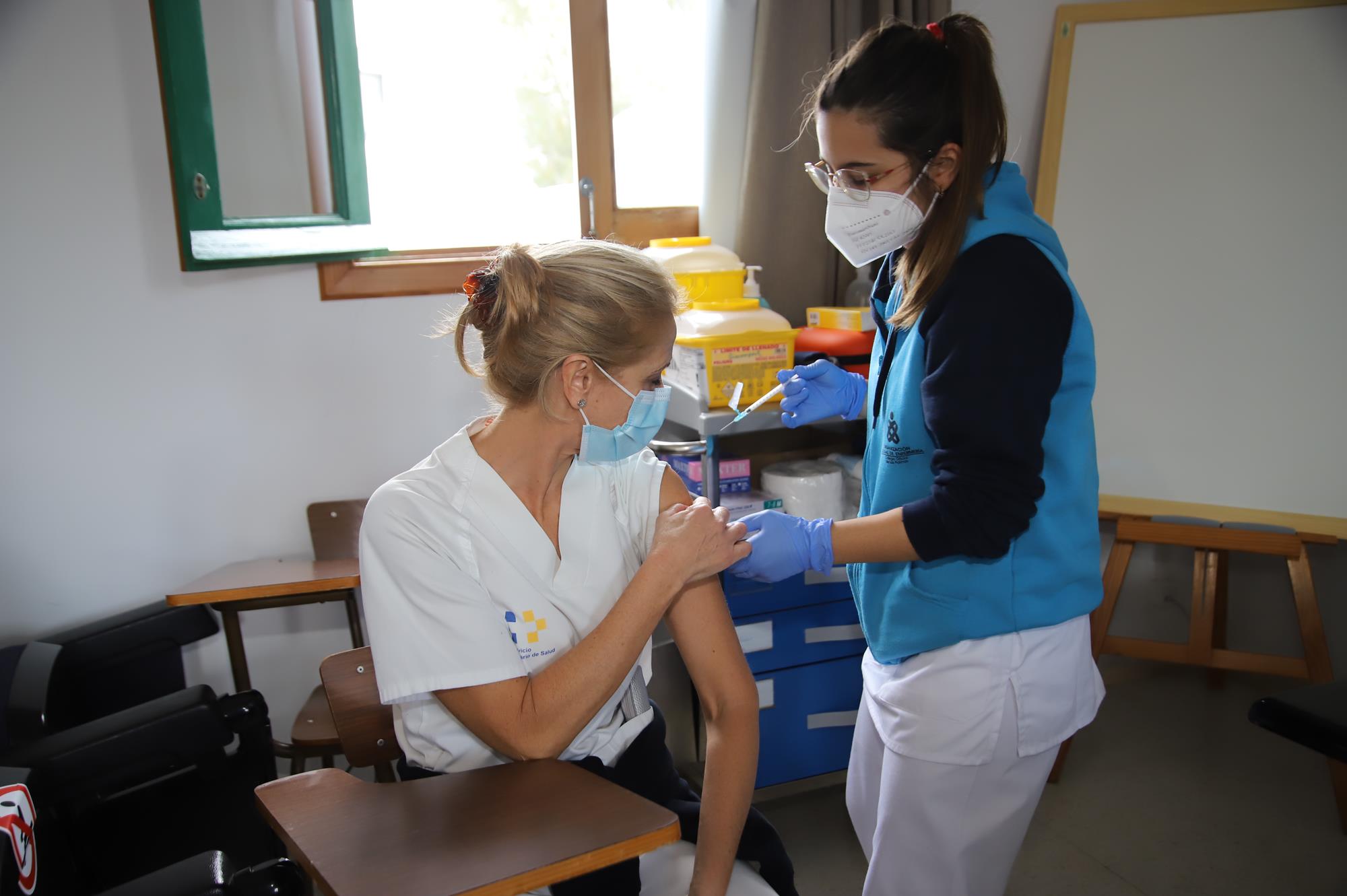 Vacunación contra  el Covid-19 en el Hospital Insular 