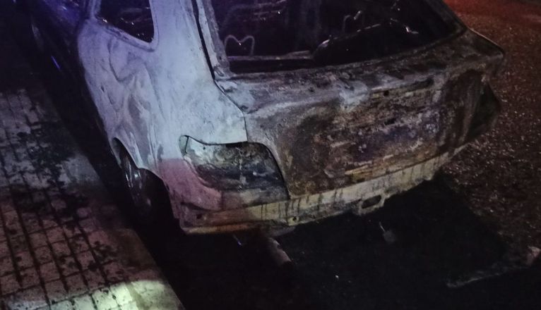 Vehículo incendiado en Tahíche Vehículo incendiado en Tahíche