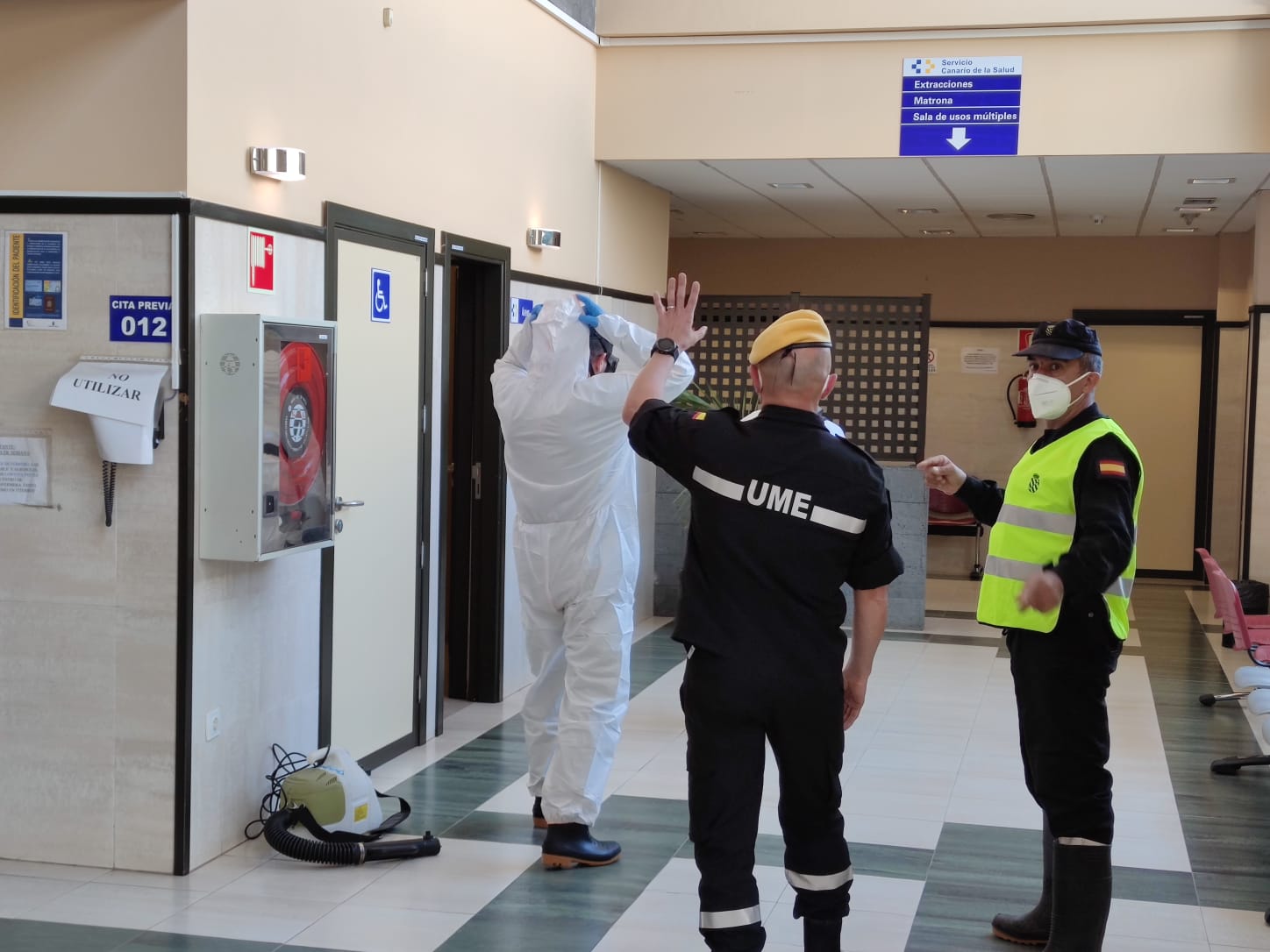 Llegada de la UME a Lanzarote para realizar labores de desinfección