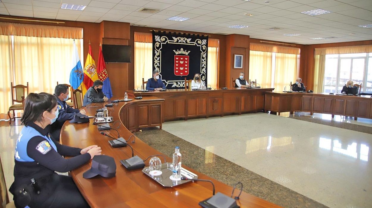 Reunión de seguridad en el Cabildo para hacer frente al Covid