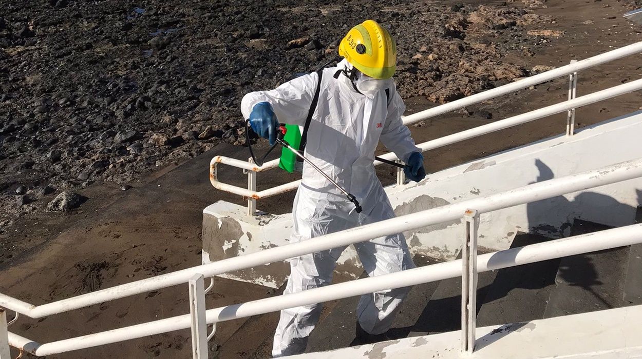 Trabajos de desinfección durante la tercera ola del coronavirus en Lanzarote