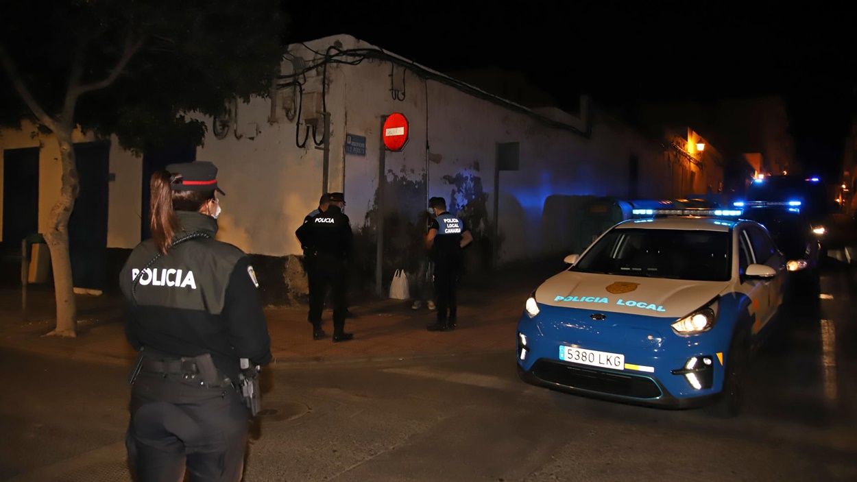 Operativo policial contra el Covid en Arrecife. Fotos: Sergio Betancort 