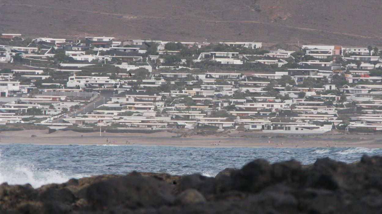 Vista de la urbanización Los Noruegos de Famara