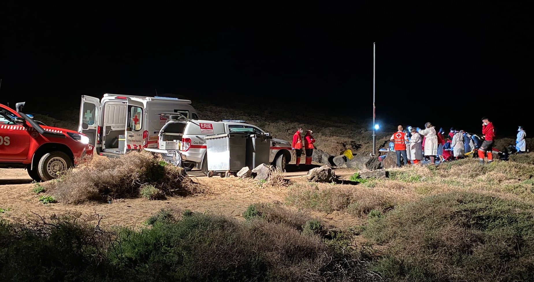 Dispositivo desplegado en Órzola por la llegada de la patera a la Playa de la Cantería