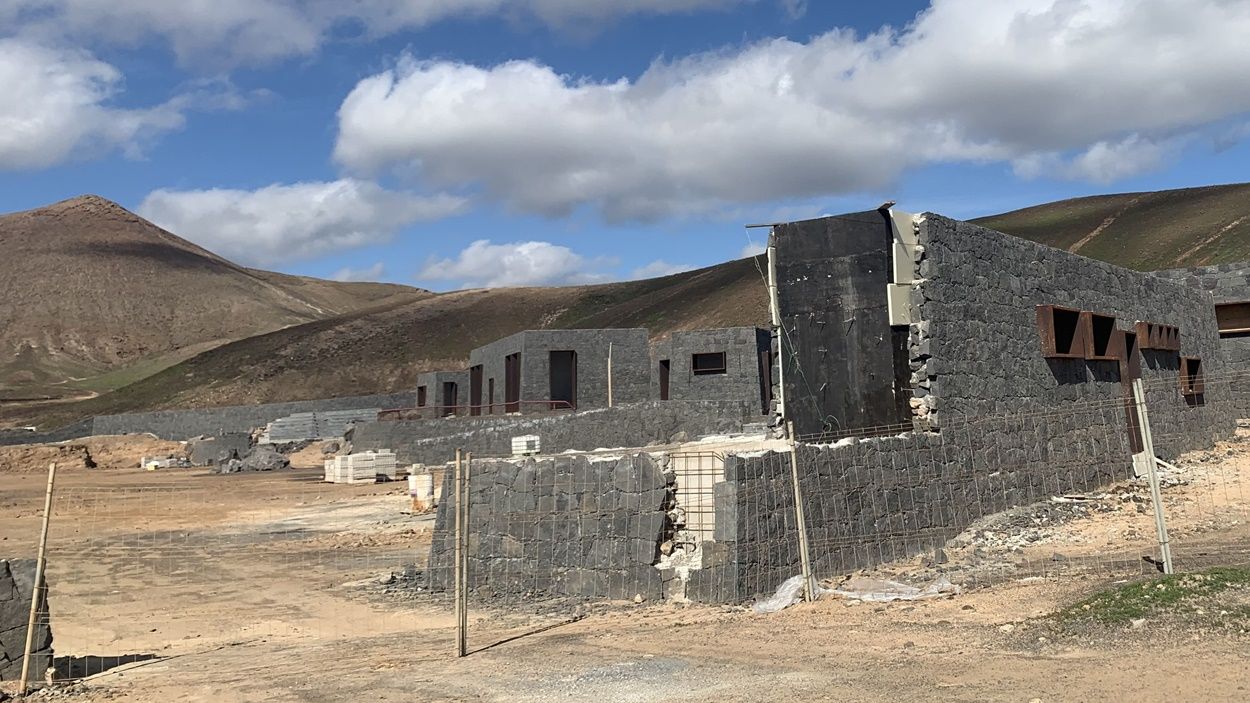 Obras del campo de fútbol de Costa Teguise