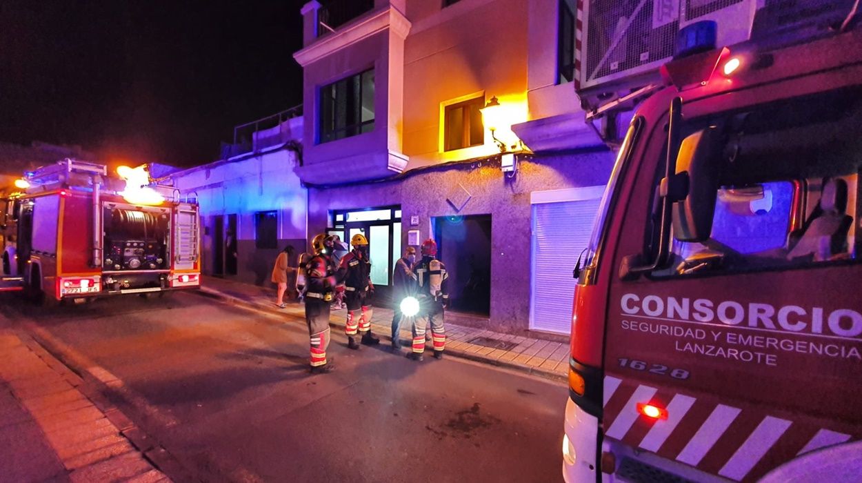 Incendio de una vivienda en la calle Norte de Arrecife