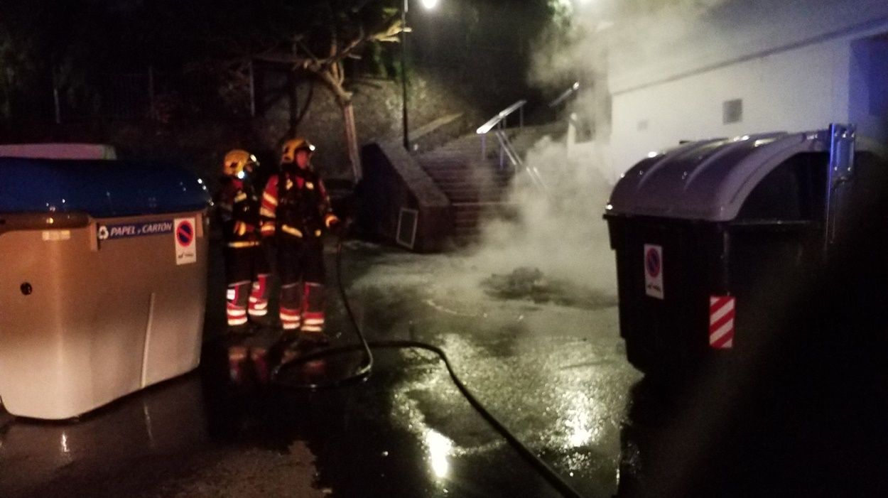 Incendio de contenedores en Puerto del Carmen