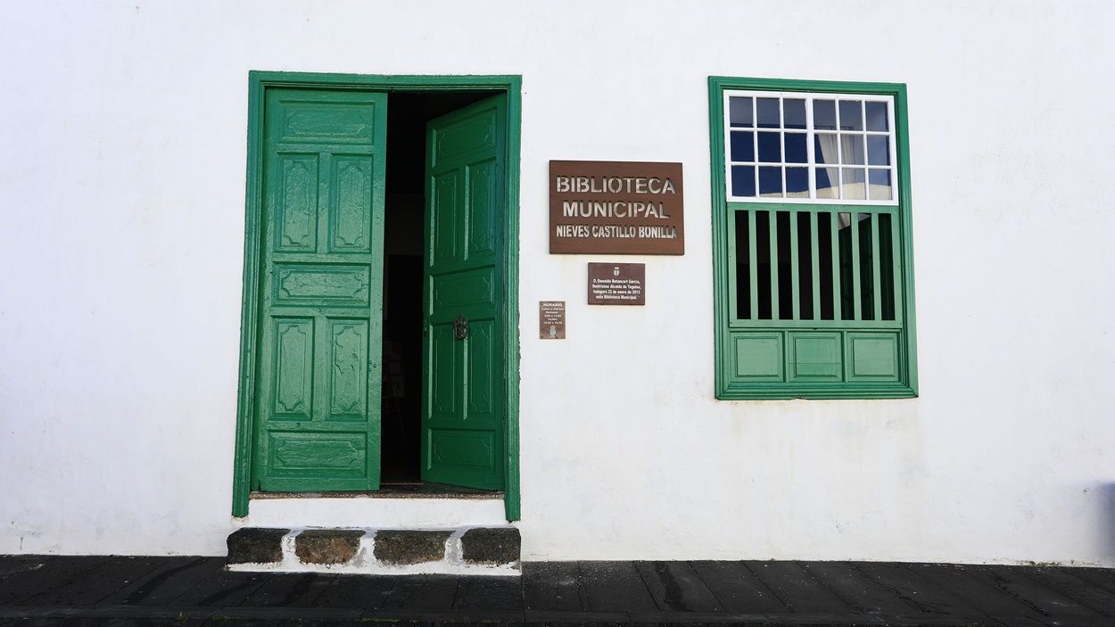 La Biblioteca de Teguise ya luce el nombre de Nieves Castillo