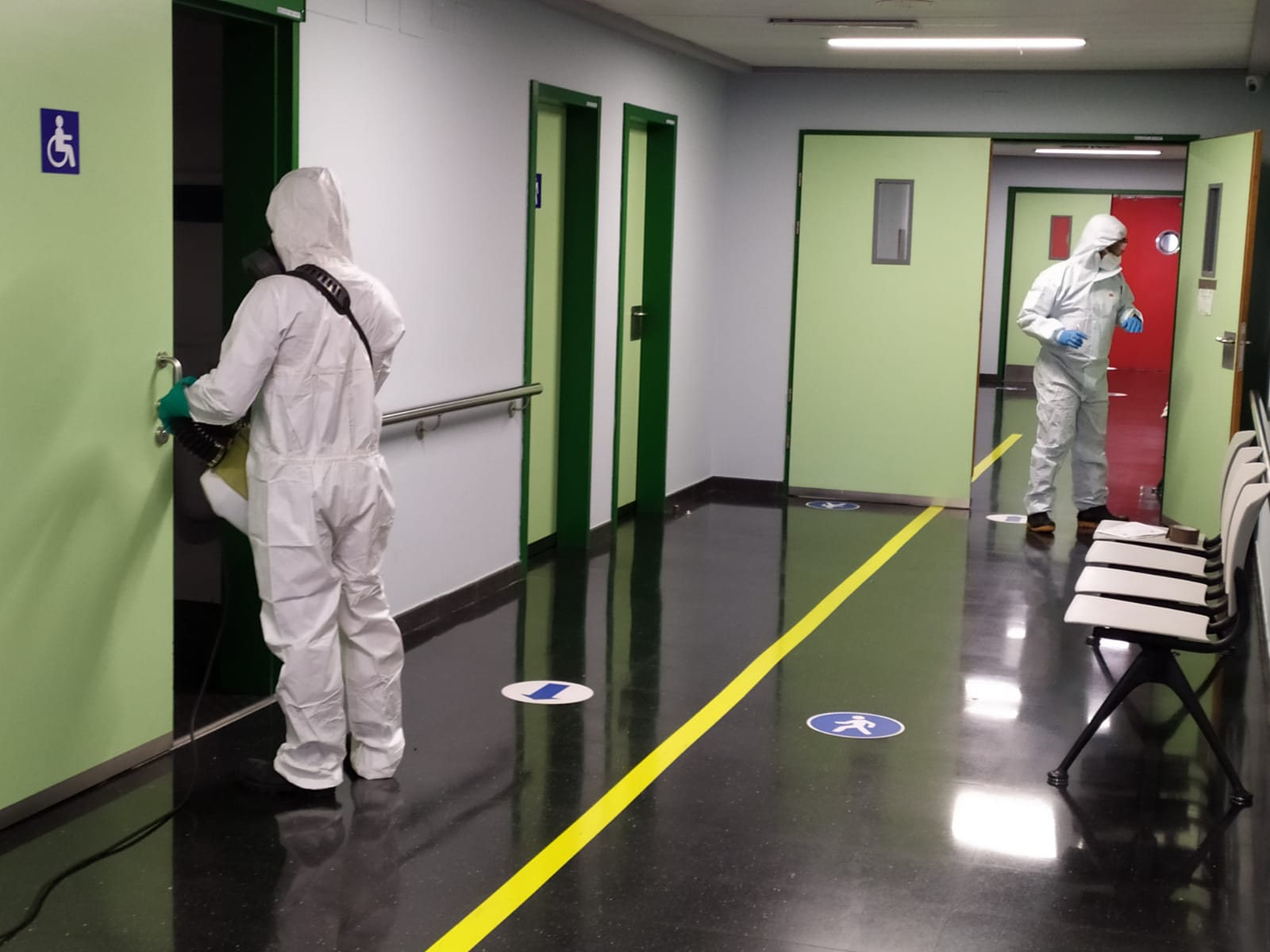 Labores de desinfección de la UME en el Molina Orosa durante la pandemia de covid Labores de desinfección de la UME en el Molina Orosa durante la pandemia de covid