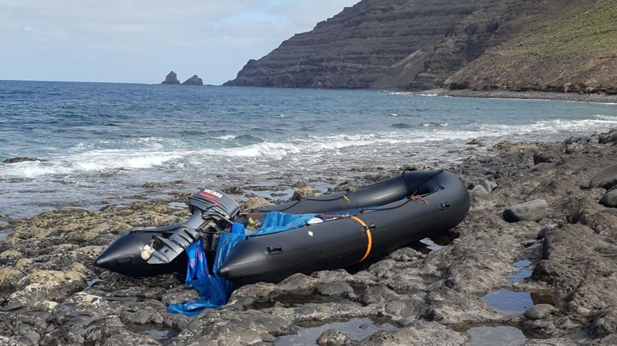Zodiac hallada junto a las salinas del Risco de Famara, bajo el Mirador del Río