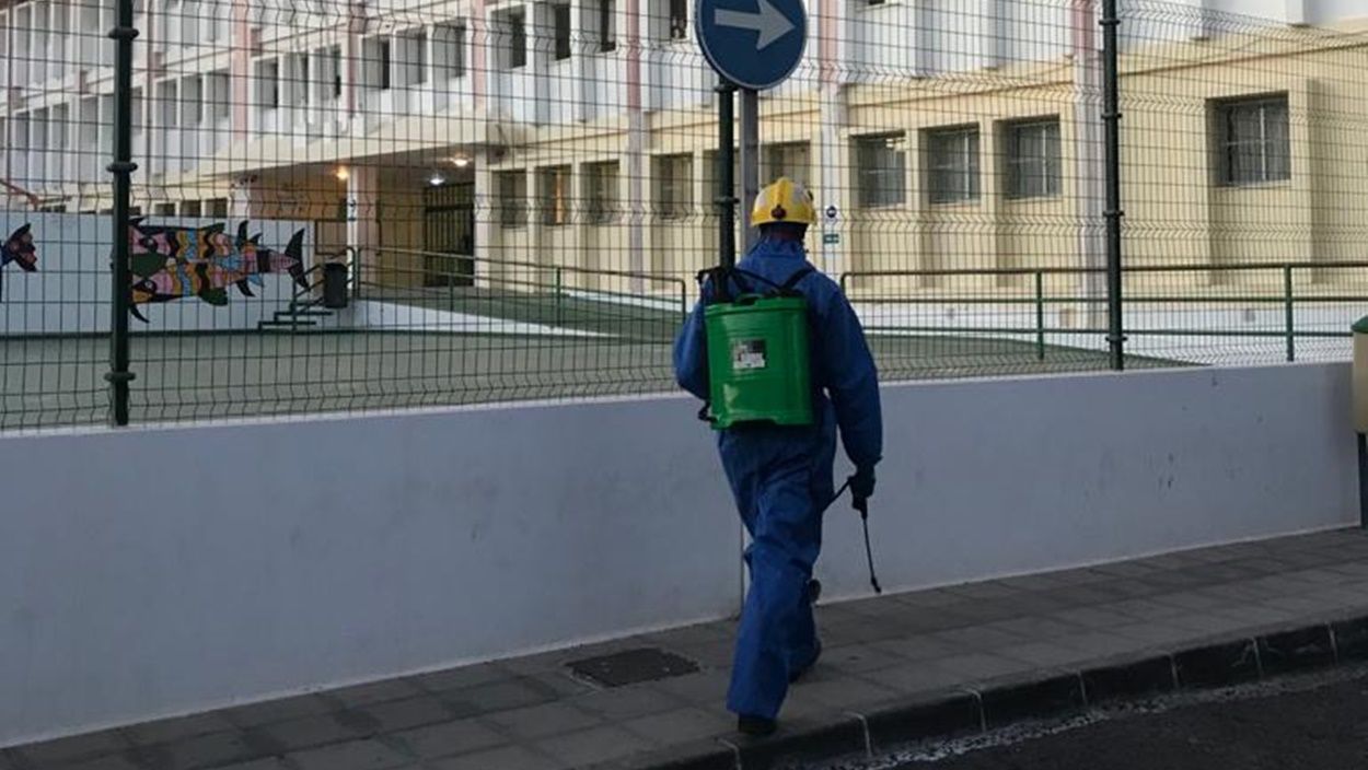 Labores de desinfección en los centros educativos de Lanzarote 